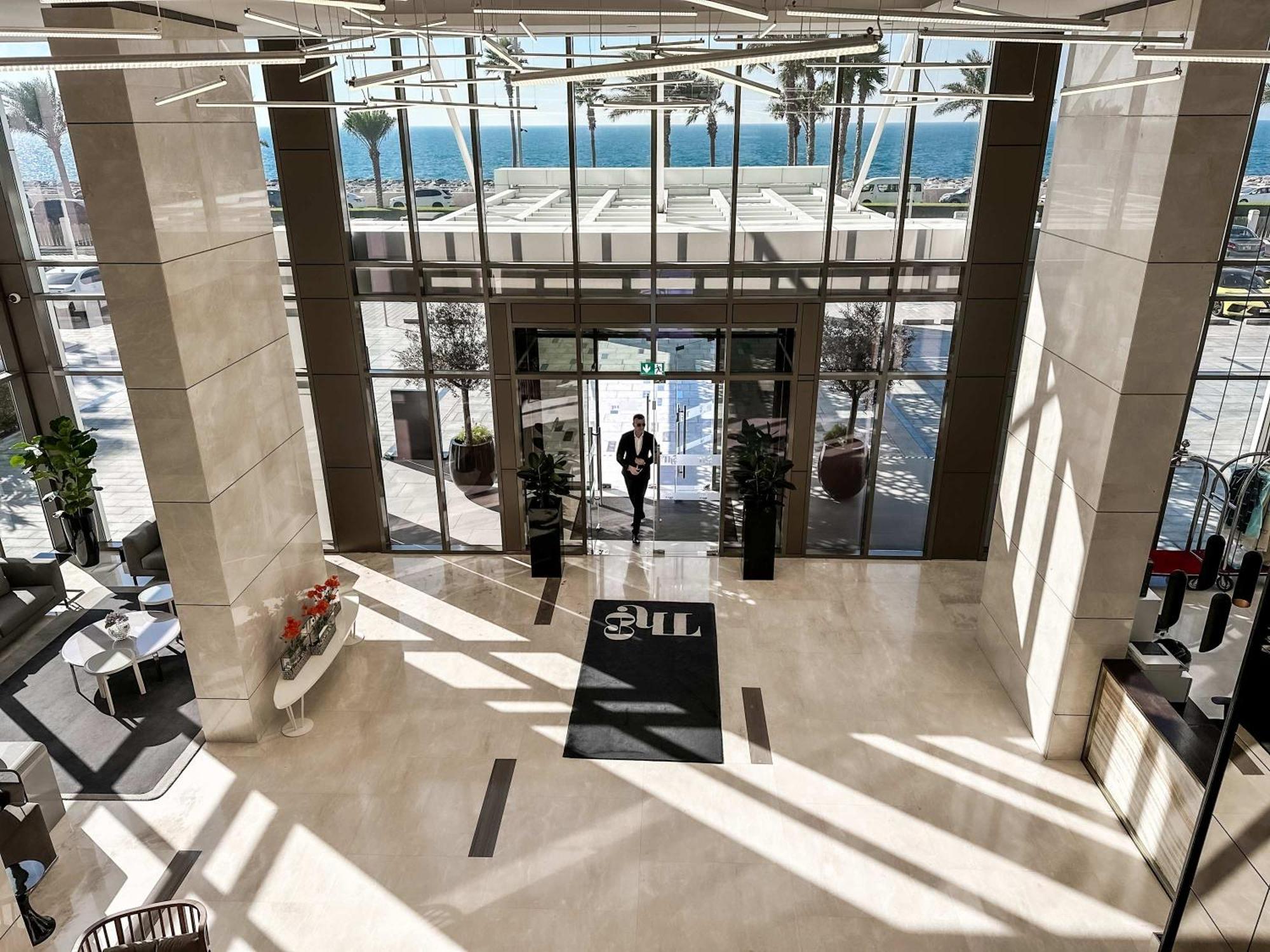 Spacious Beachfront 2 Bedroom Apartment - The 8 Dubai Bagian luar foto